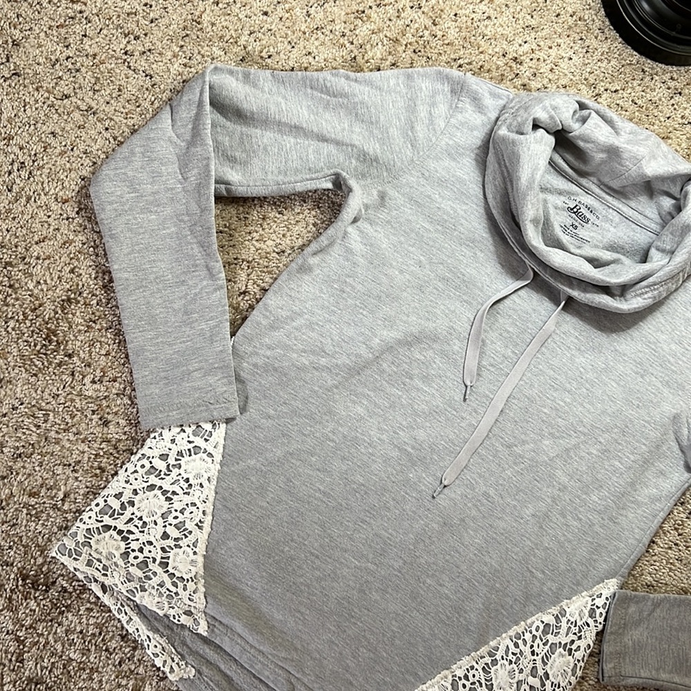 G.H. Bass Gray Lace Overlay Turtleneck Sweatshirt- XS - Picture 2 of 5